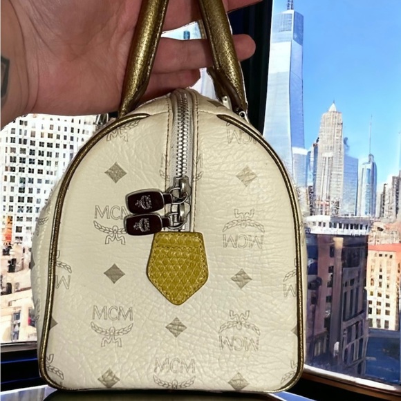AUTHENTIC βΌοΈπ― MCM PRINCESS LION BOSTON BAG - Picture 3 of 16